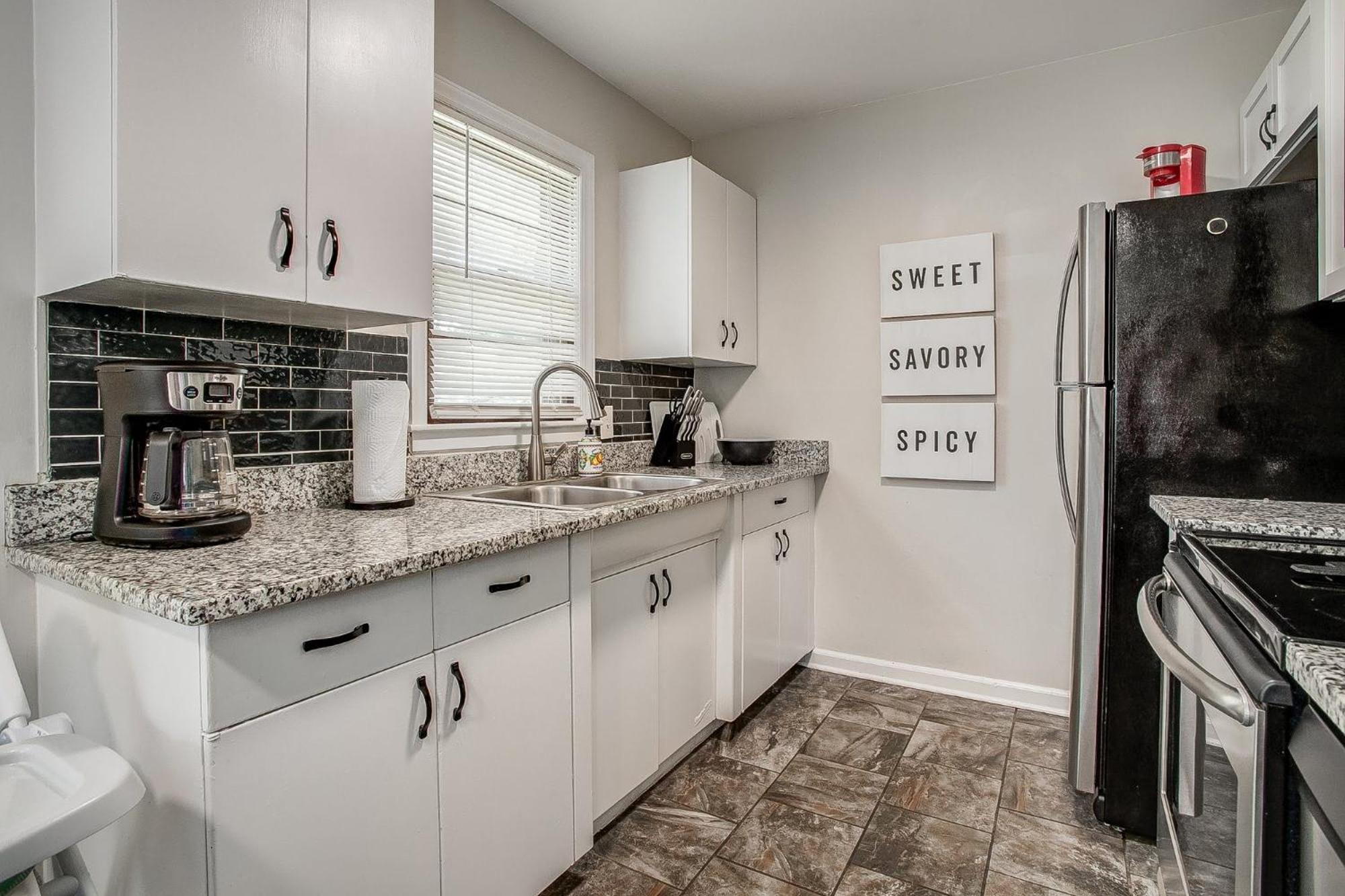 Chic Home With Huge Grassy Yard 7 Mins To Arrowhead Stadium Independence Kültér fotó