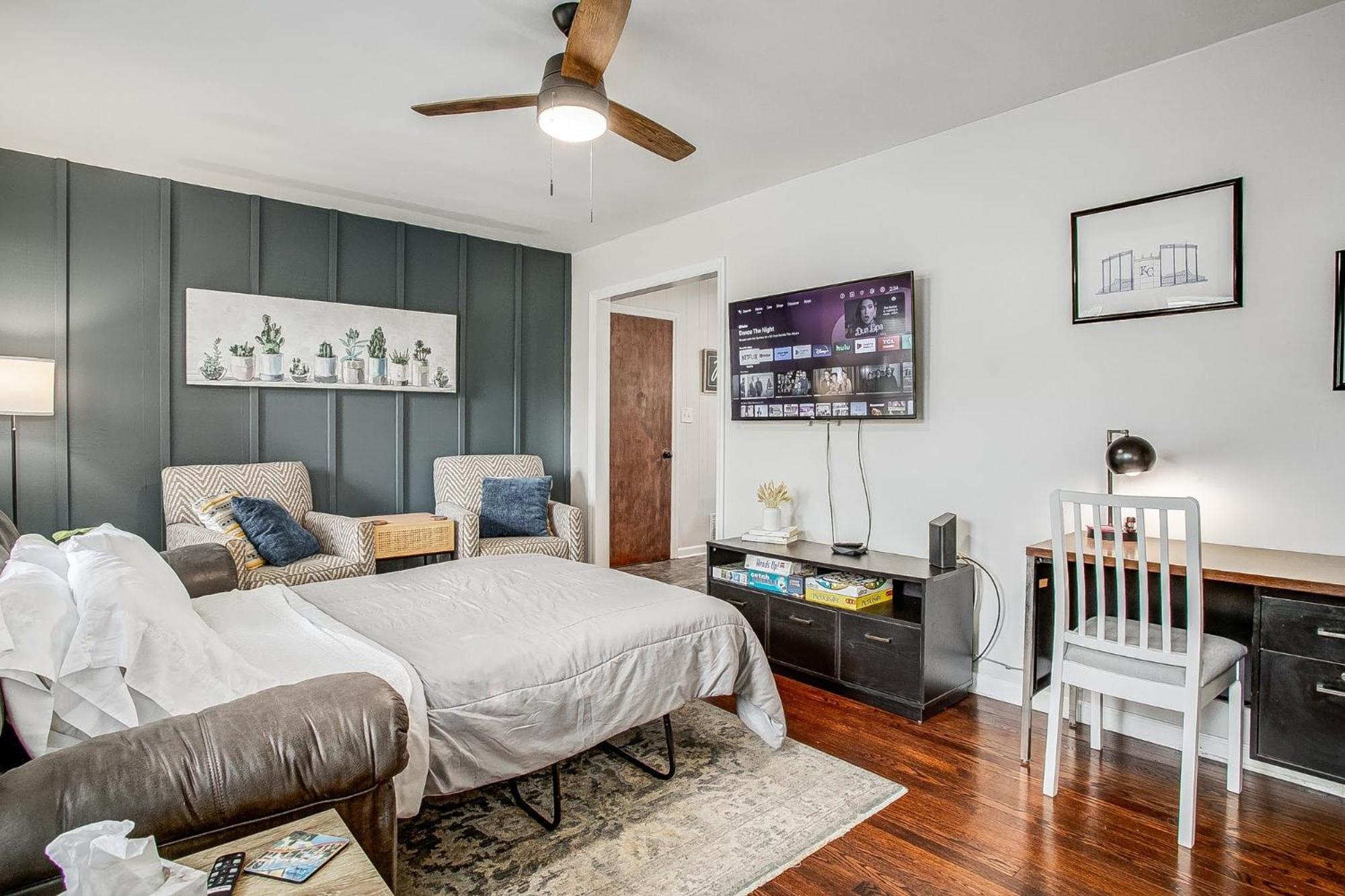 Chic Home With Huge Grassy Yard 7 Mins To Arrowhead Stadium Independence Kültér fotó