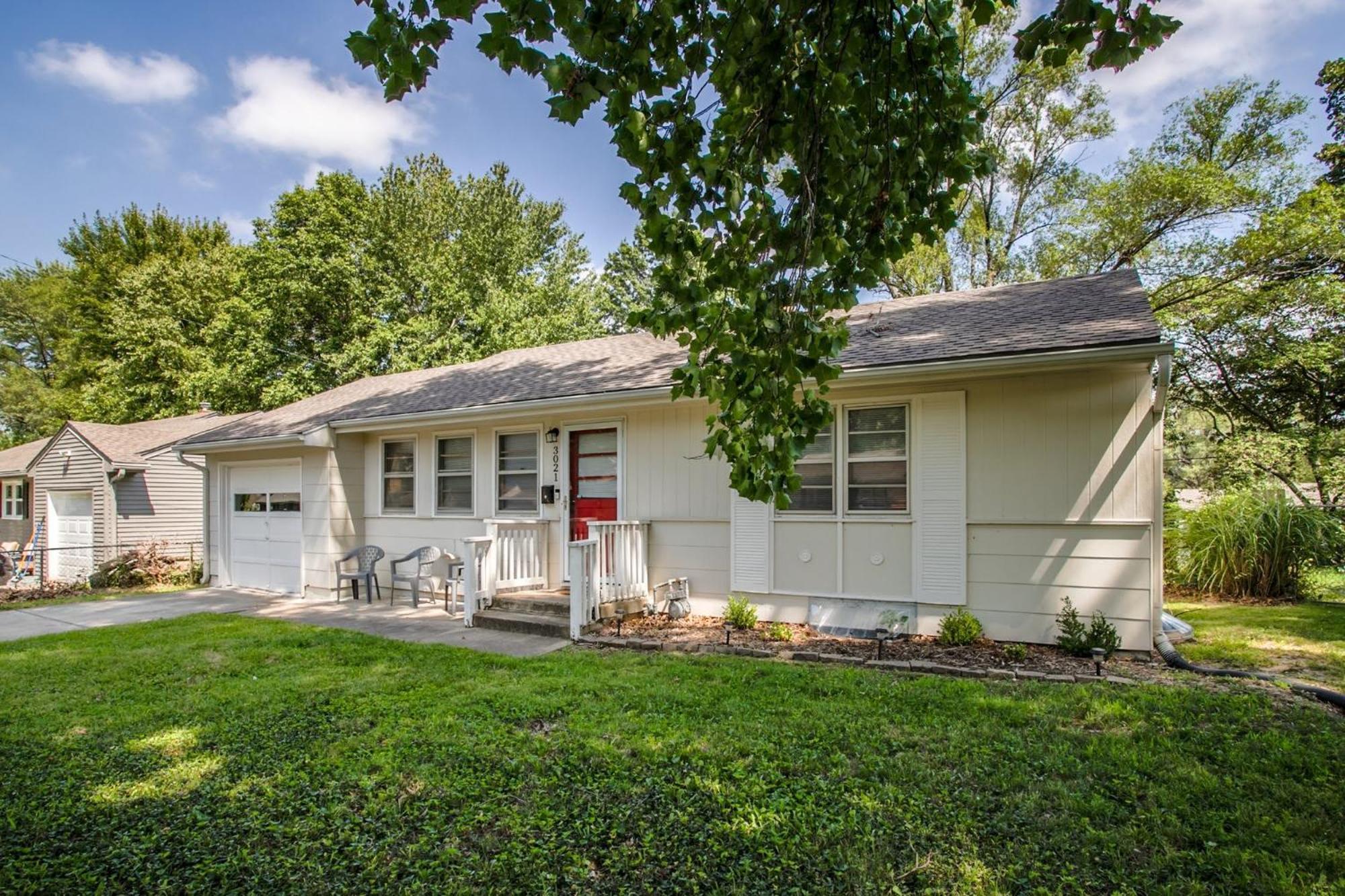Chic Home With Huge Grassy Yard 7 Mins To Arrowhead Stadium Independence Kültér fotó