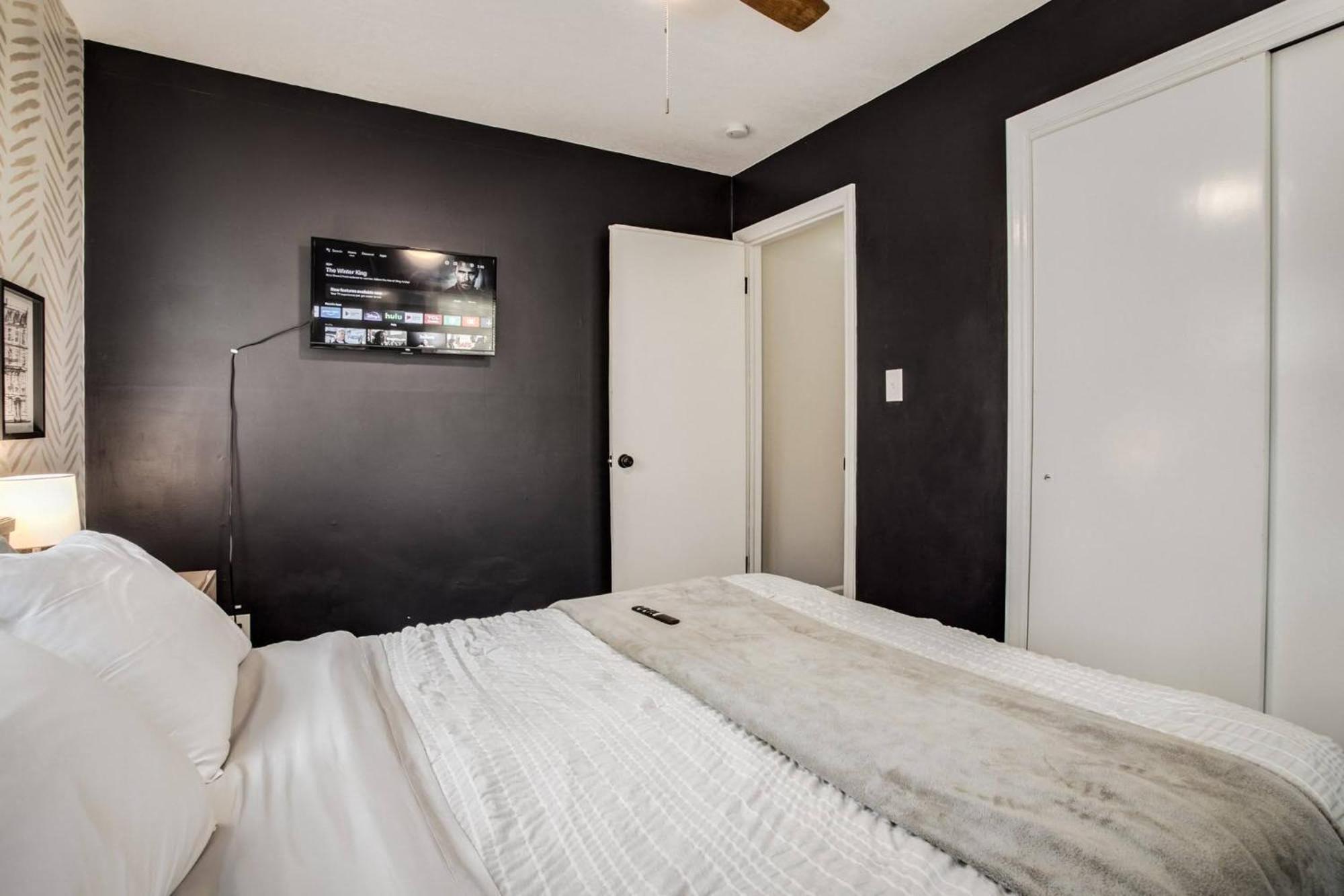 Chic Home With Huge Grassy Yard 7 Mins To Arrowhead Stadium Independence Kültér fotó