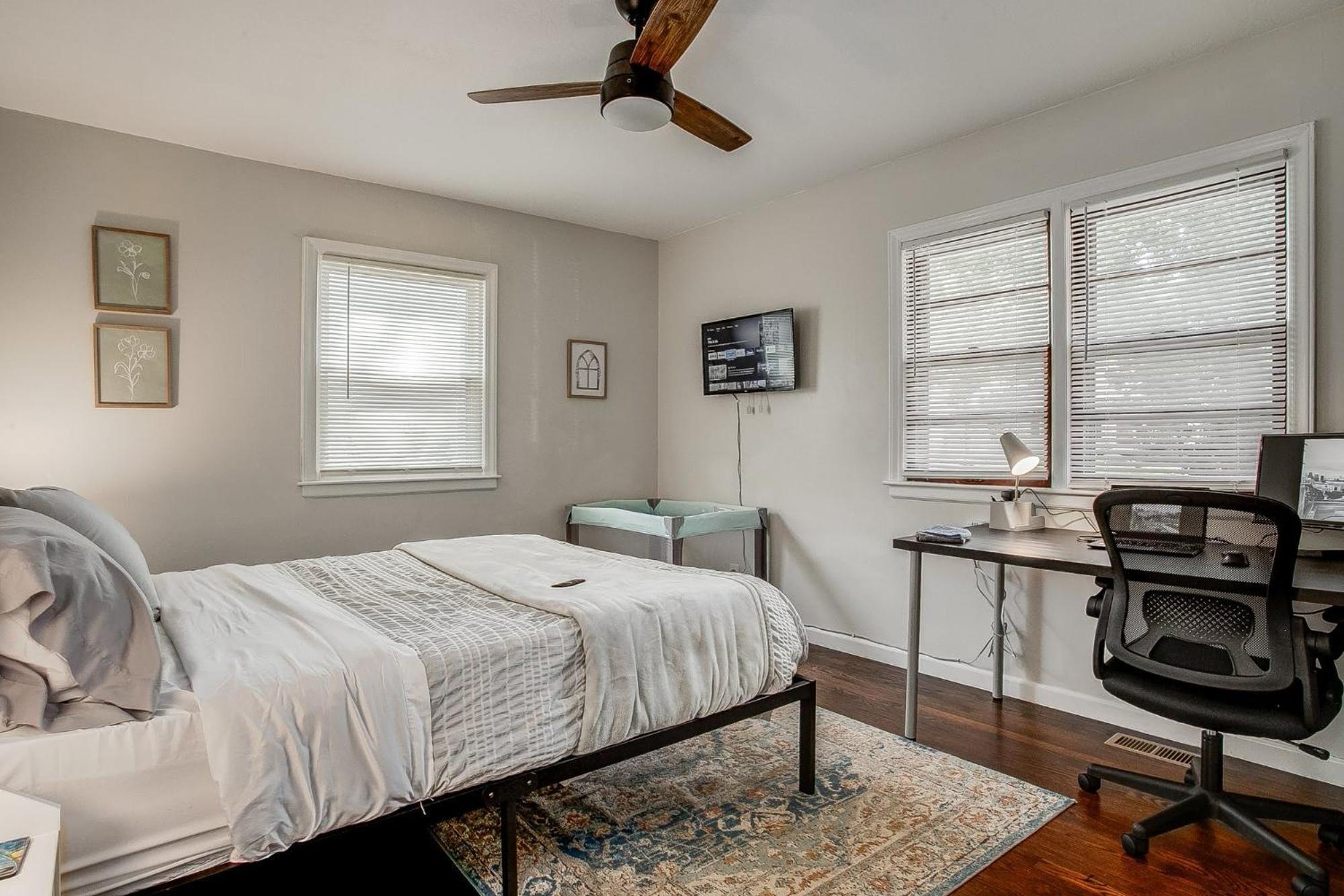 Chic Home With Huge Grassy Yard 7 Mins To Arrowhead Stadium Independence Kültér fotó